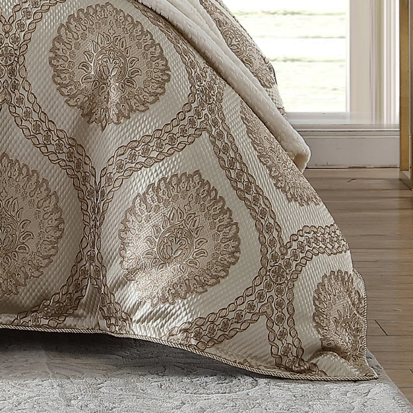 Sistine Gold Quilt Cover Set by Davinci