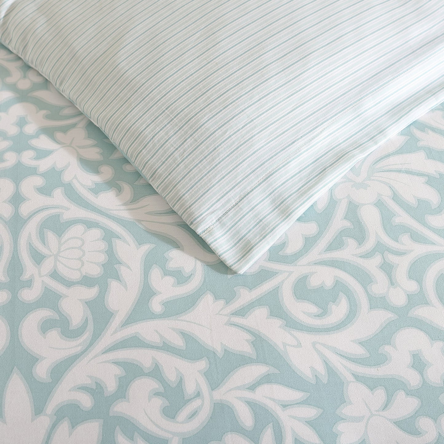 Mia Quilt Cover Set by Laura Ashley