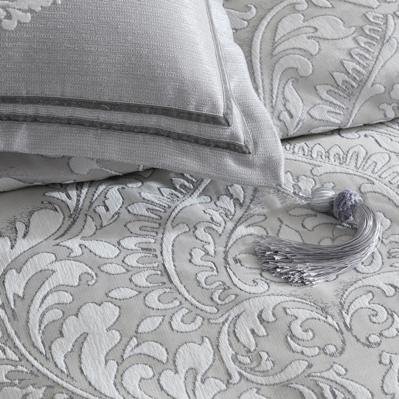 Alexander Silver Quilt Cover Set by Davinci
