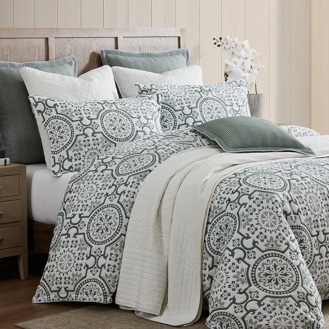 Mayfair Cilantro Quilt Cover Set by Private Collection