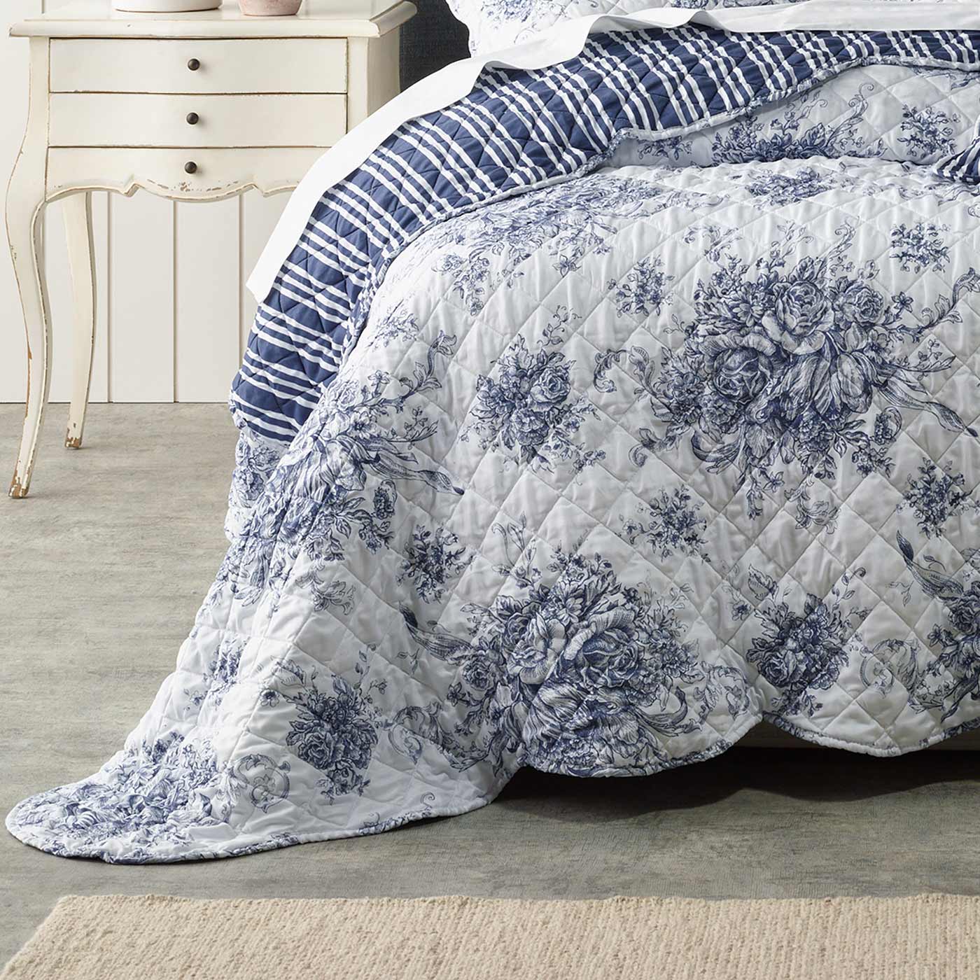 Amorette Blue Bedspread Set By Bianca