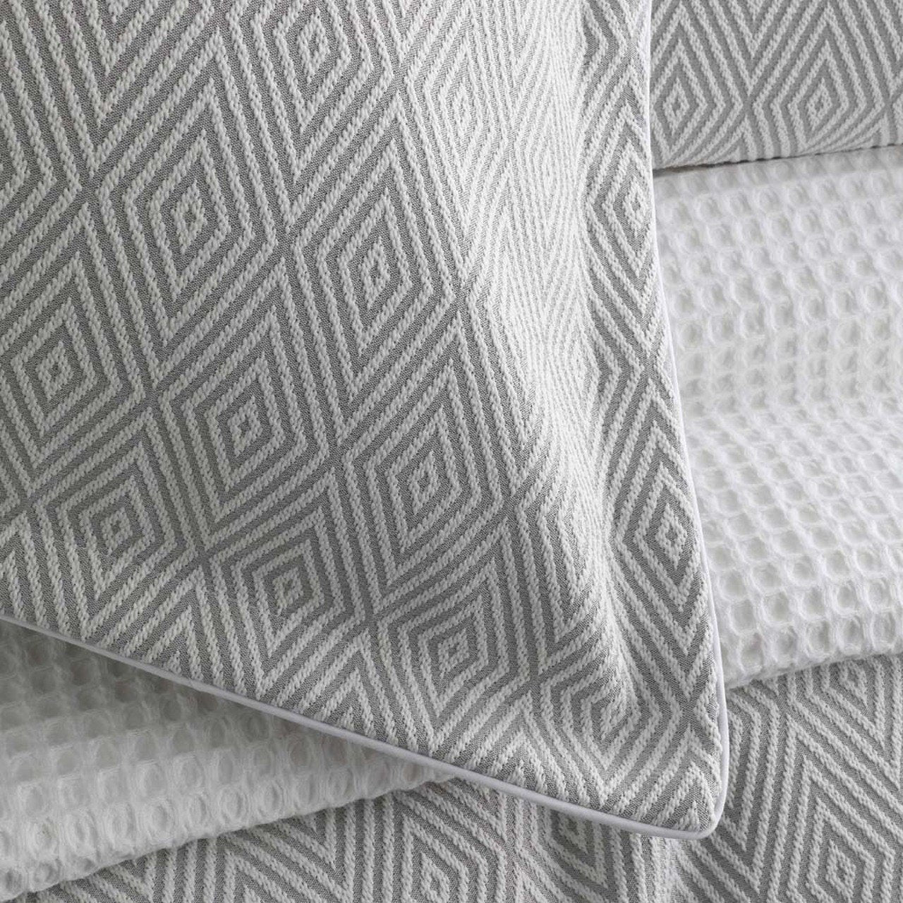 Taite Silver Quilt Cover Set By Private Collection
