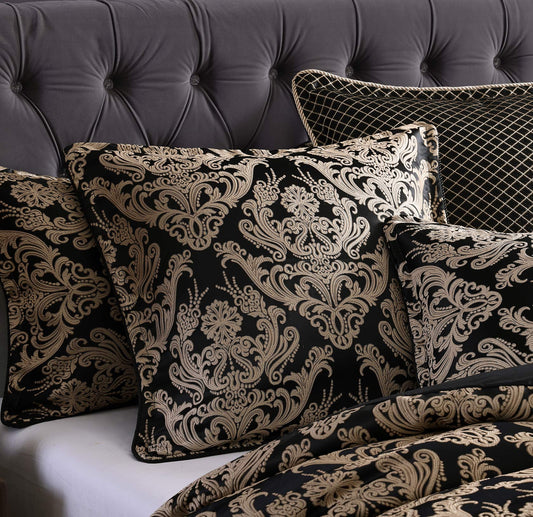 Vercelli Noir Quilt Cover Set by Davinci