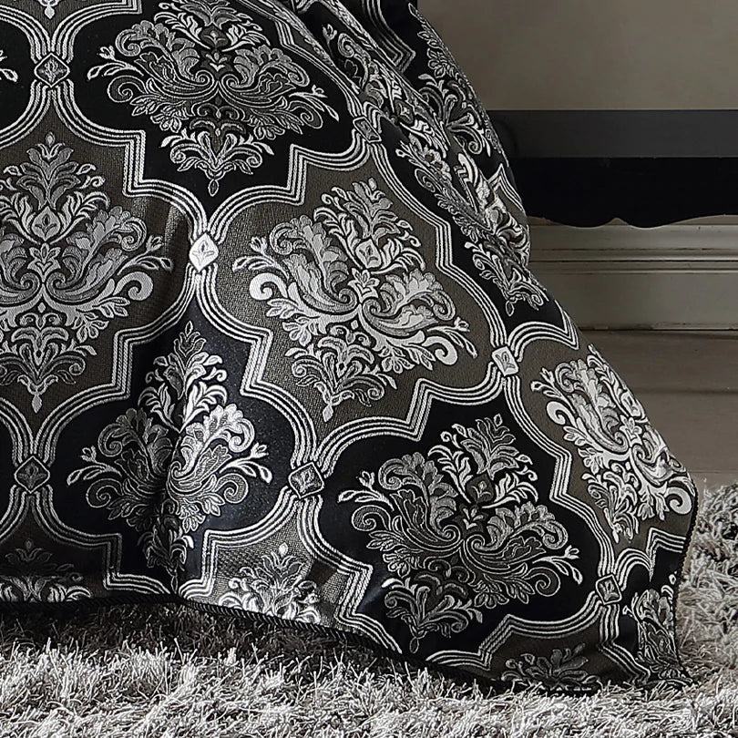 Chamonix Silver Quilt Cover Set by Davinci