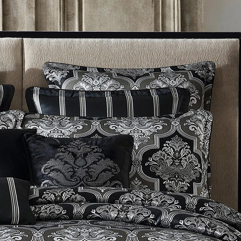 Chamonix Silver Quilt Cover Set by Davinci